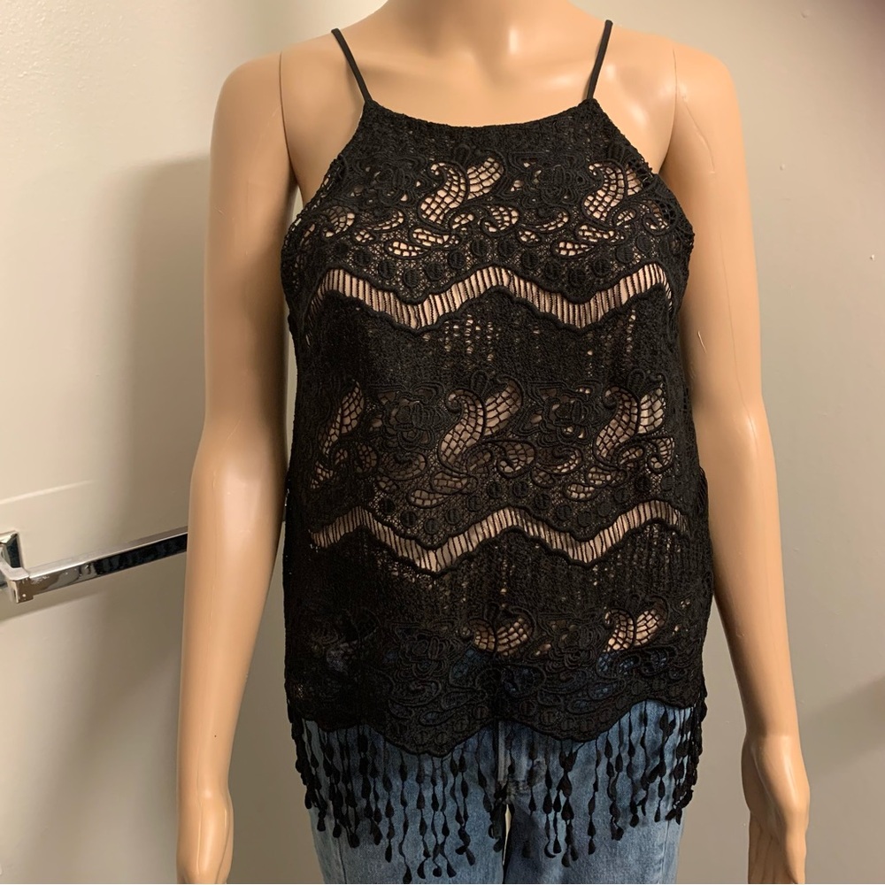 Sleeveless lace fringe top black with beige underlay size: S